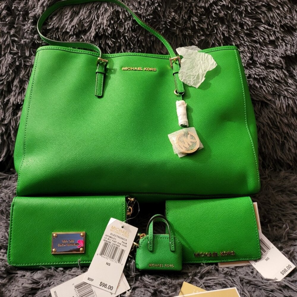 Handbag 2 Wallets and a Keychain